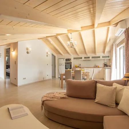 Rachi Apartments, * נידרי